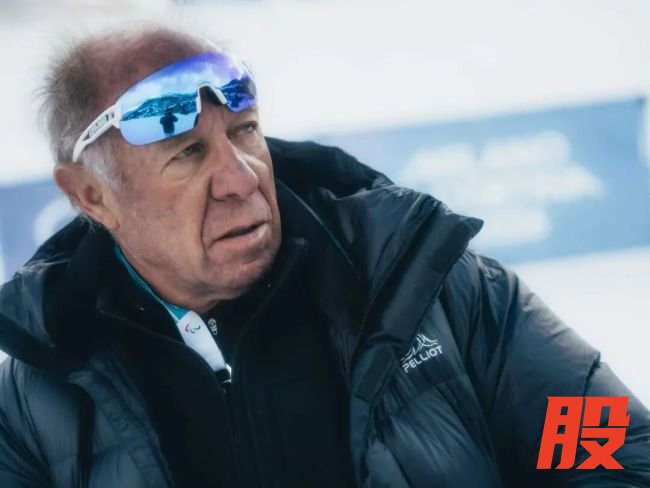 从上到下分别为:ISU工作人员、ISMF工作人员